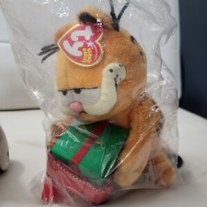 Garfield Plush with Gift